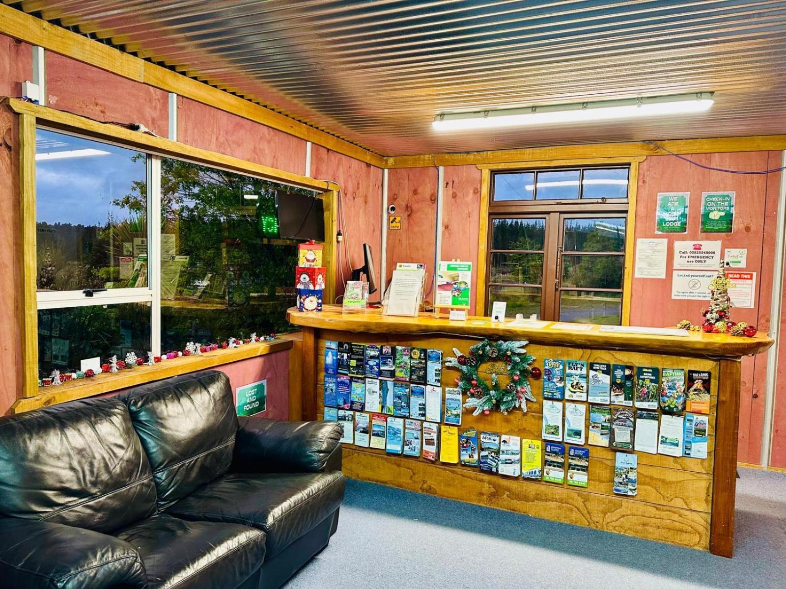 The Crossing Lodge & Backpackers Erua Exterior foto